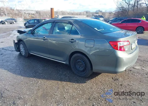 2013 Toyota Camry Le z USA, uszkodzony, nr VIN 4T4BF1FK6DR330330